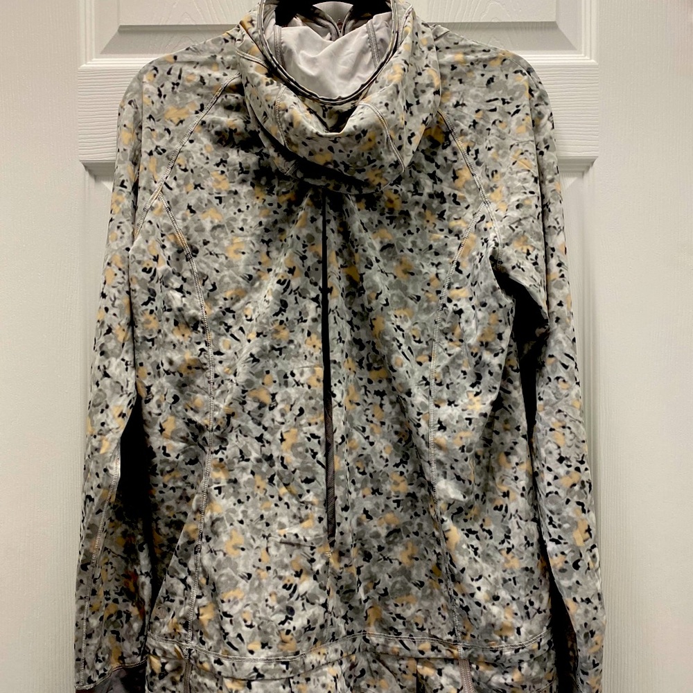 Lululemon light pullover (size 8)